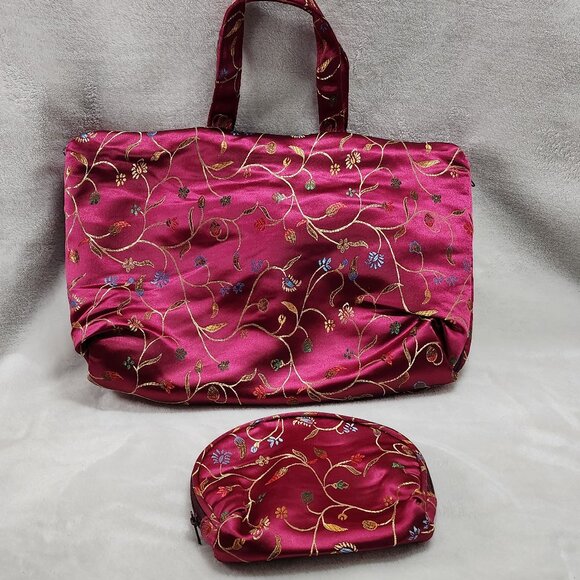 *New Low Price* Red Embroidered Cosmetic Bag Set - Picture 4 of 8
